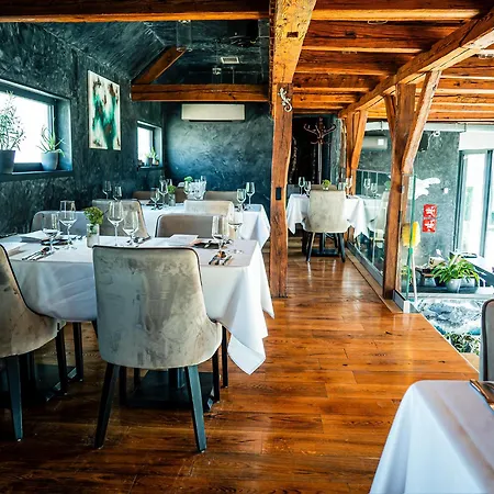 Szent Gyoergy Kuria Kisharsány