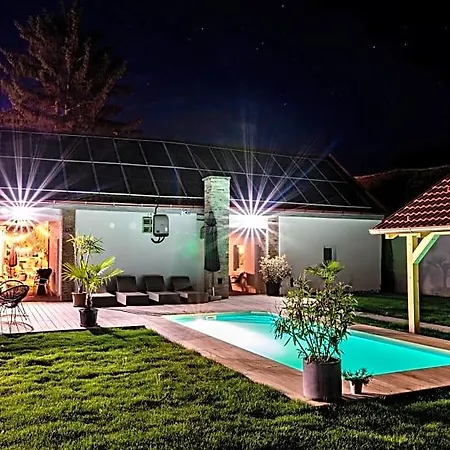 Szent Gyoergy Kuria Bed & Breakfast Kisharsány