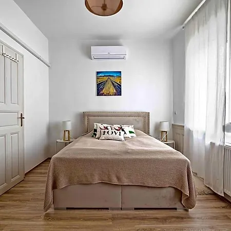 Szent Gyoergy Kuria Bed & Breakfast Kisharsány