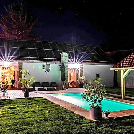 Szent Gyoergy Kuria Bed & Breakfast Kisharsány