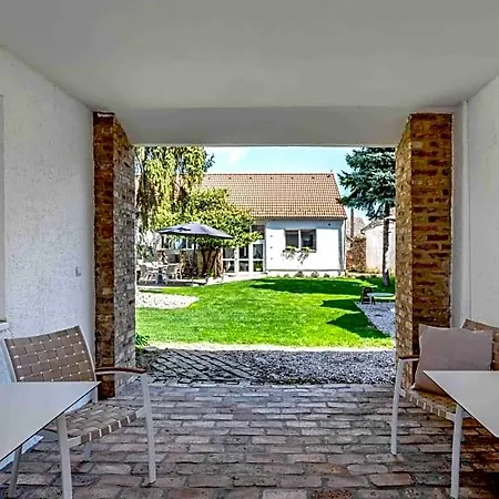 Szent Gyoergy Kuria Bed & Breakfast Kisharsány